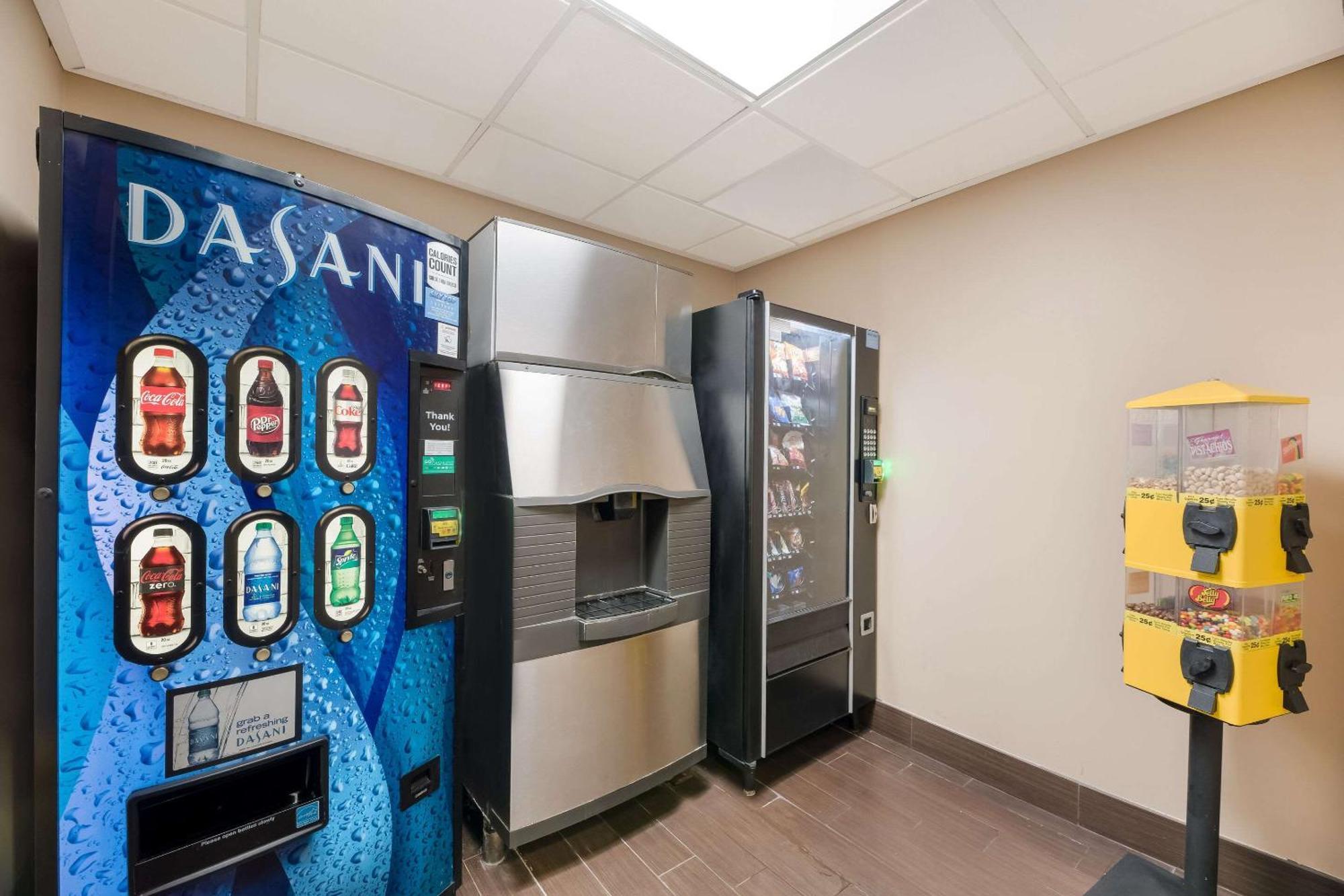 Comfort Inn & Suites Las Vegas - Nellis Extérieur photo