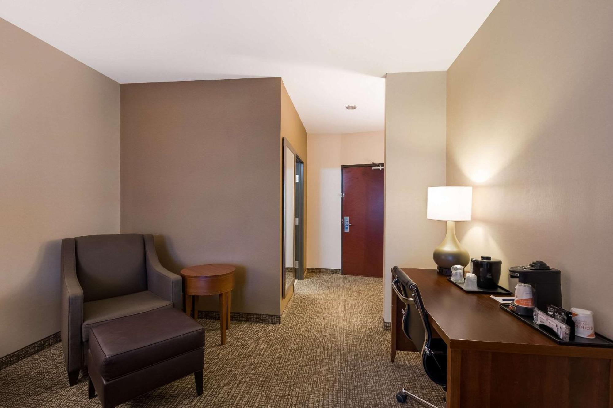Comfort Inn & Suites Las Vegas - Nellis Extérieur photo