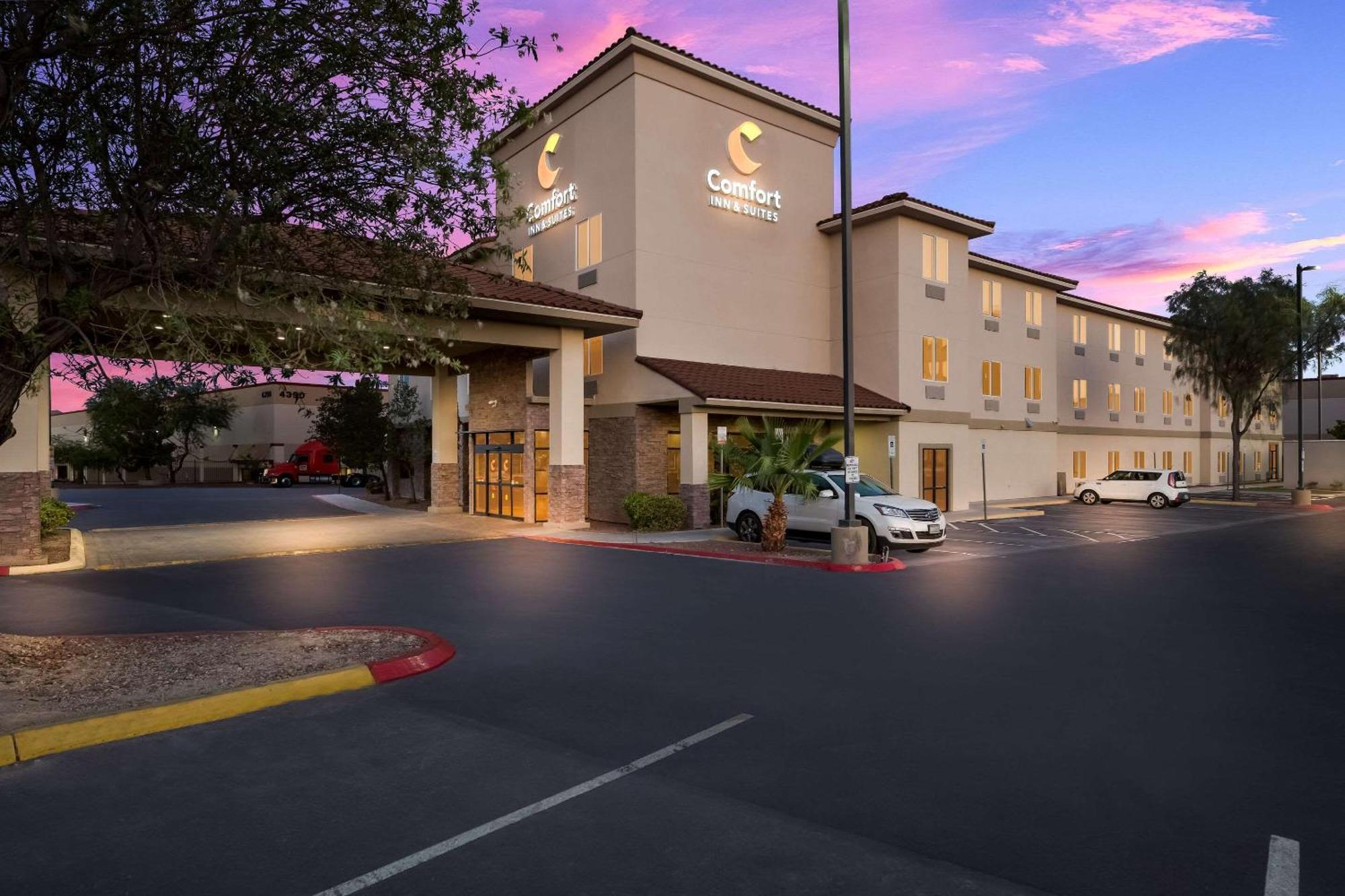 Comfort Inn & Suites Las Vegas - Nellis Extérieur photo