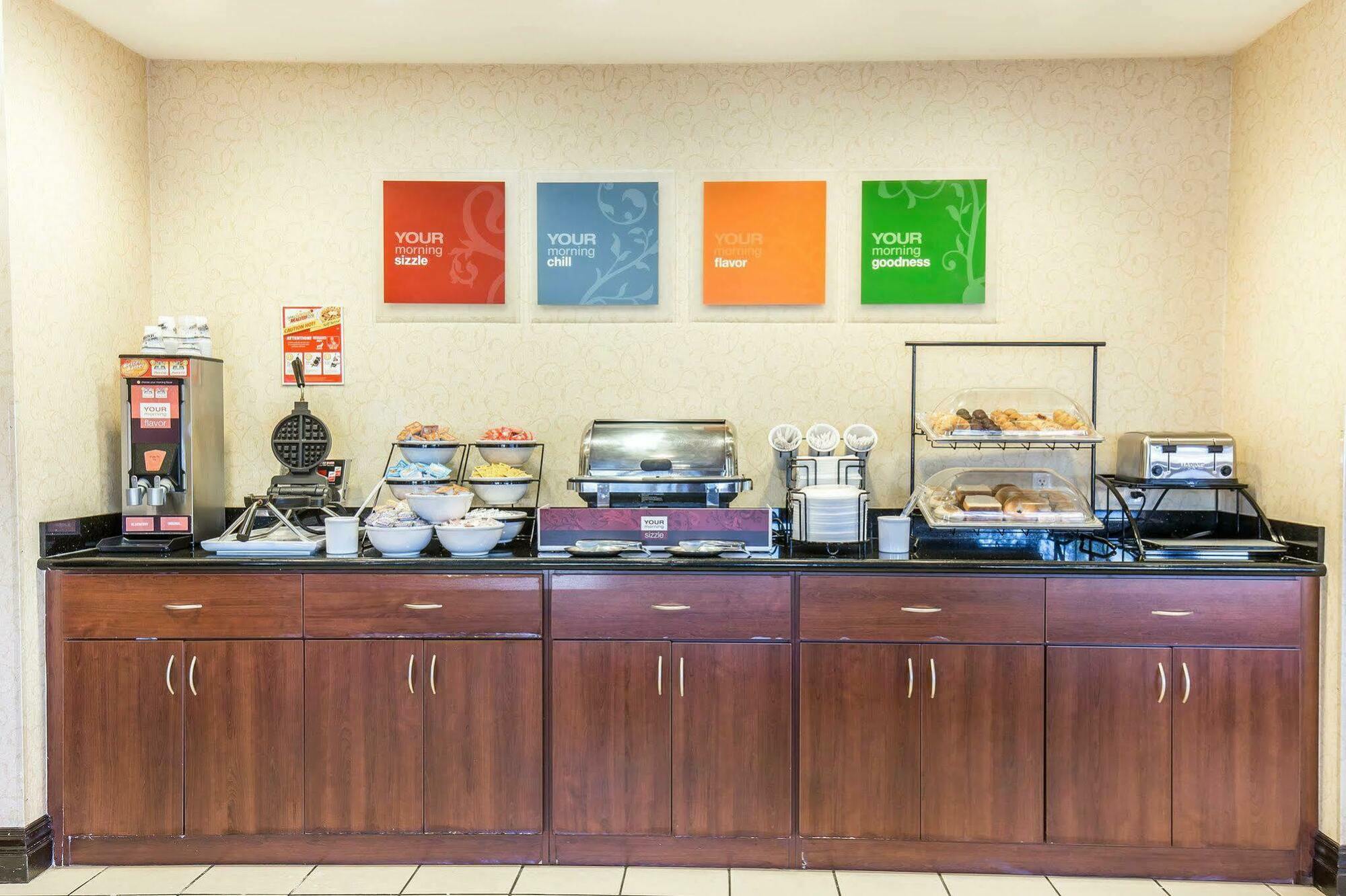 Comfort Inn & Suites Las Vegas - Nellis Extérieur photo